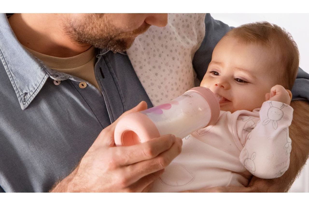 Chicco Perfect5 Bottle For Girls 2M+ - 240Ml - Medium Flow - Silicone