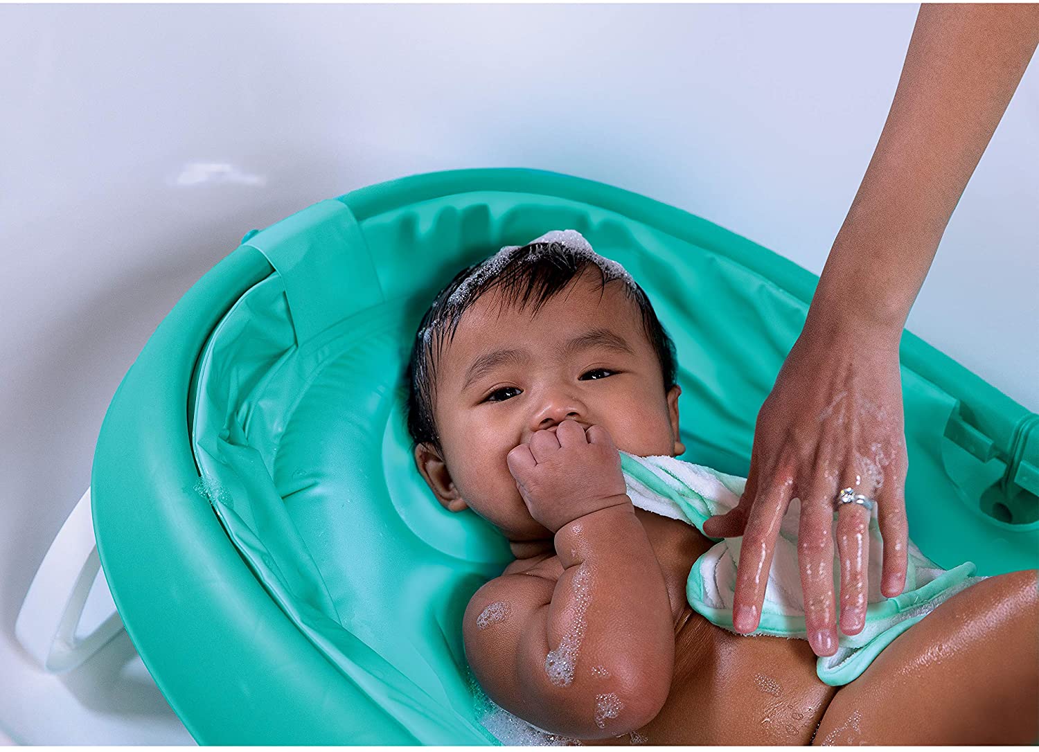 حوض استحمام قابل للطي للأطفال من Summer Infant باللون الأخضر