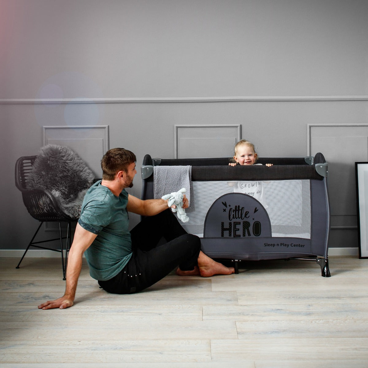 Hauck Sleep N Play Center Travel Cot Little Hero