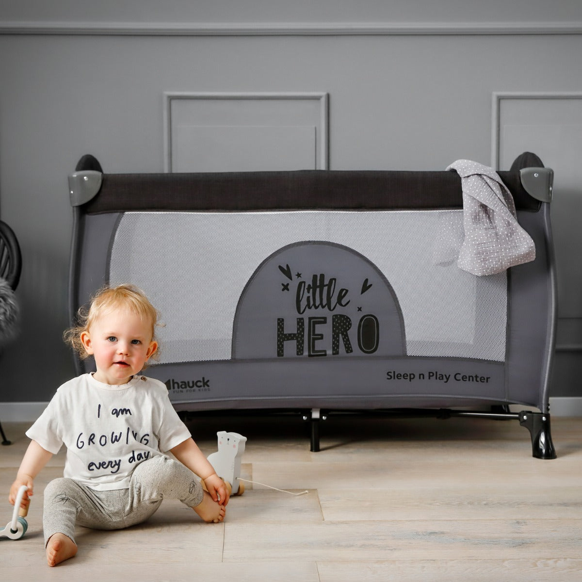 Hauck Sleep N Play Center Travel Cot Little Hero