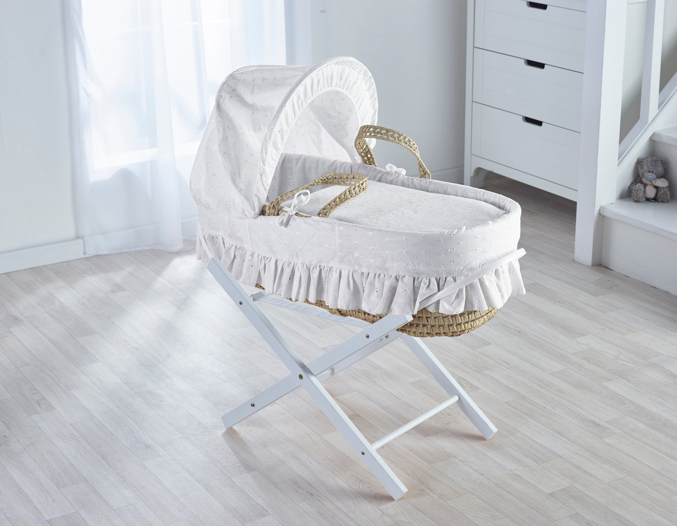 Kinder Valley Broderie Anglaise White Palm Moses Basket with Folding Stand