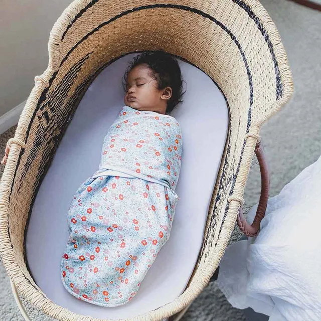 مجموعة لفافات قماط سهلة من Aden + Anais، مكونة من 3 قطع بنقشة زهور خيالية، من عمر 4 إلى 6 أشهر