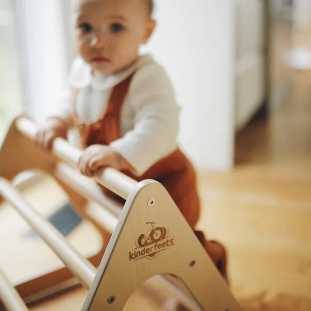 لعبة Kinderfeets Pikler Triple Climber Triangle صغيرة