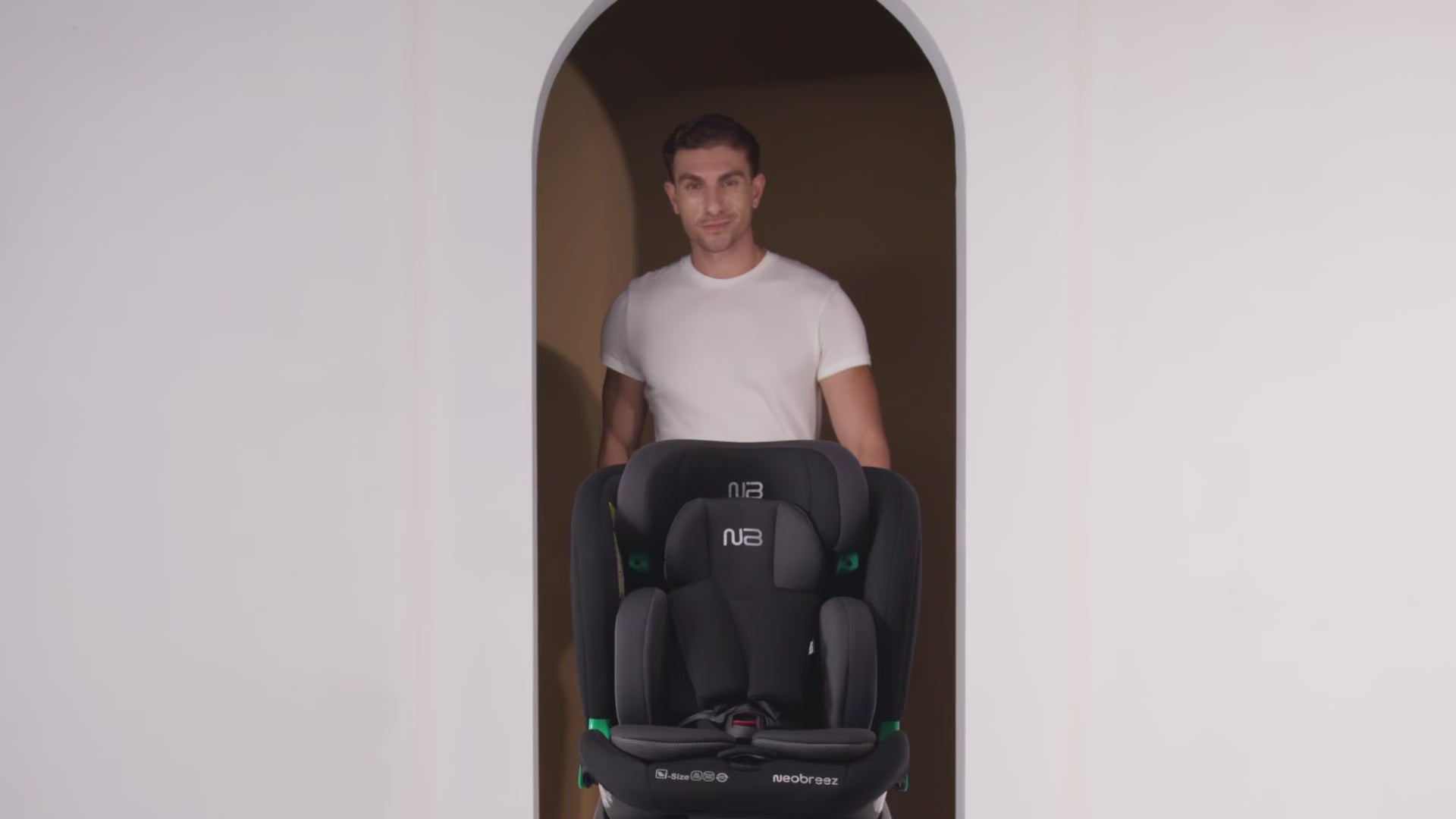 Neobreez i Guardia 360 Degree Isofix i Size Car Seat All In1 Black