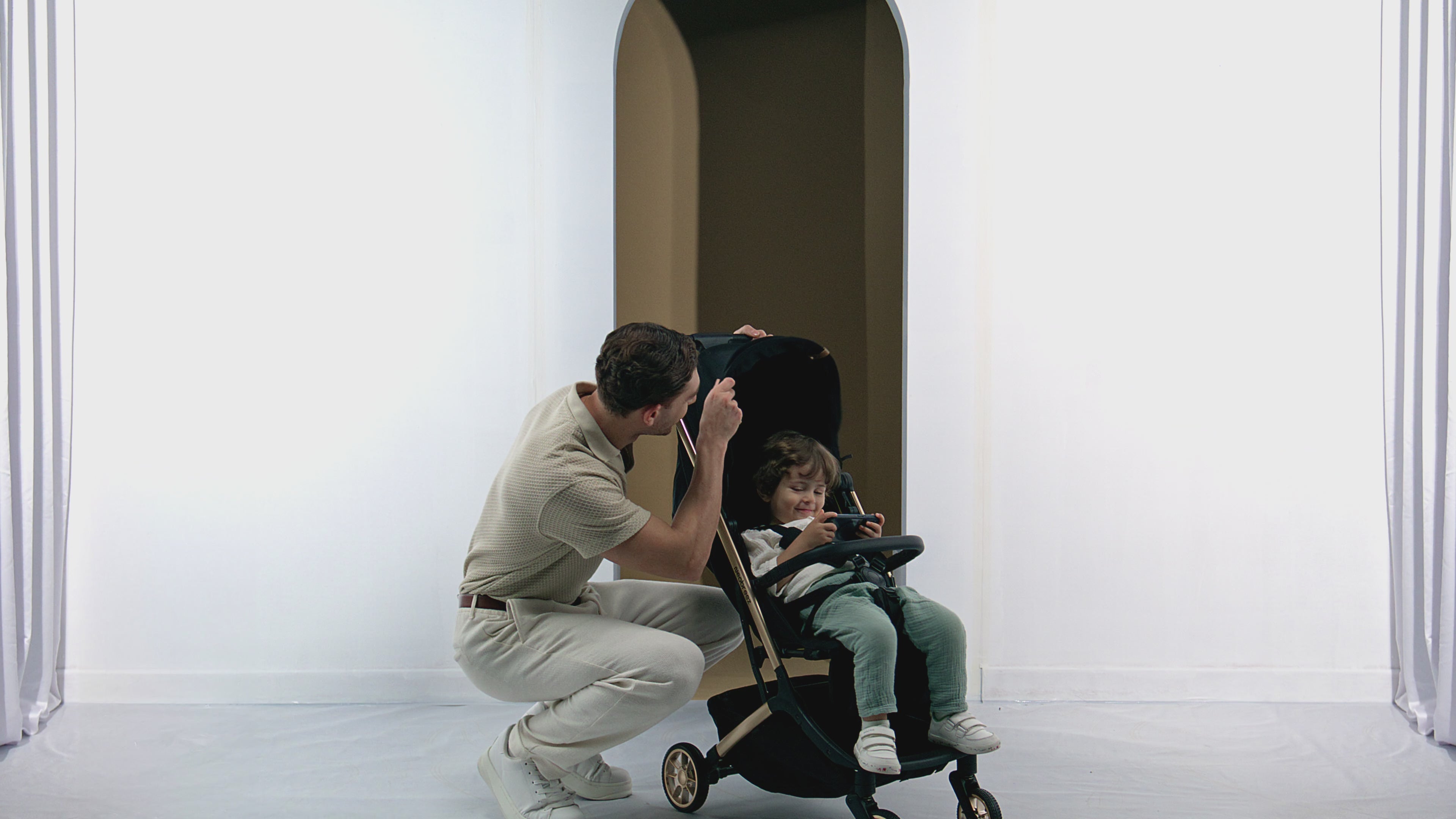 Neobreez Neolite Ultra Lightweight Cabin Size Travel Stroller Grey/Black