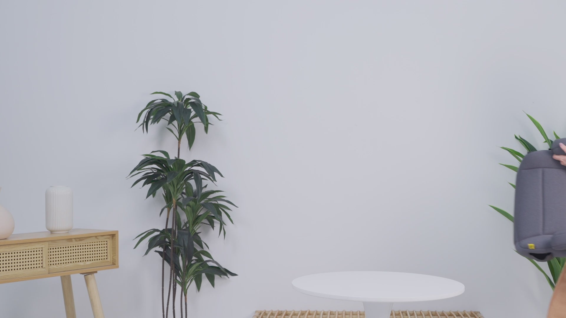 Neobreez i Fira i Size Backless Booster Seat with 2 Cup Holders Grey/Black