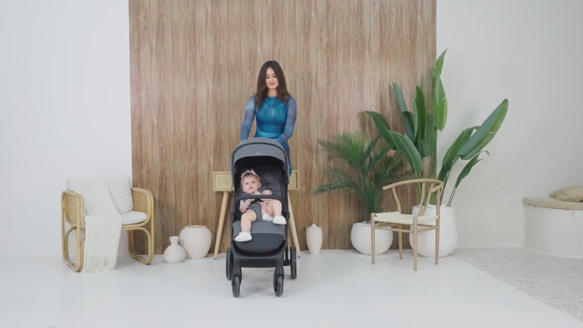 Neobreez Tetra Lightweight Pushchair Stroller with Cup Holder Black